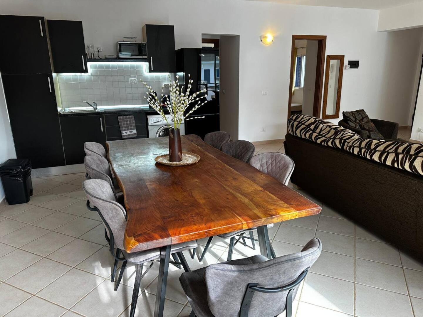 Leme Bedje Two Bedroom - By Bobbywashere *